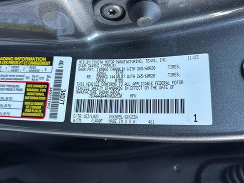 Used 2024 Toyota Sequoia Platinum image 37