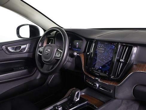 Used 2023 Volvo XC60 B5 Plus AWD/4WD image 29