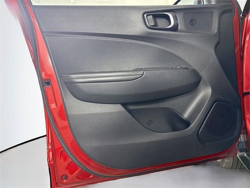 Used 2025 Hyundai Venue Limited image 12