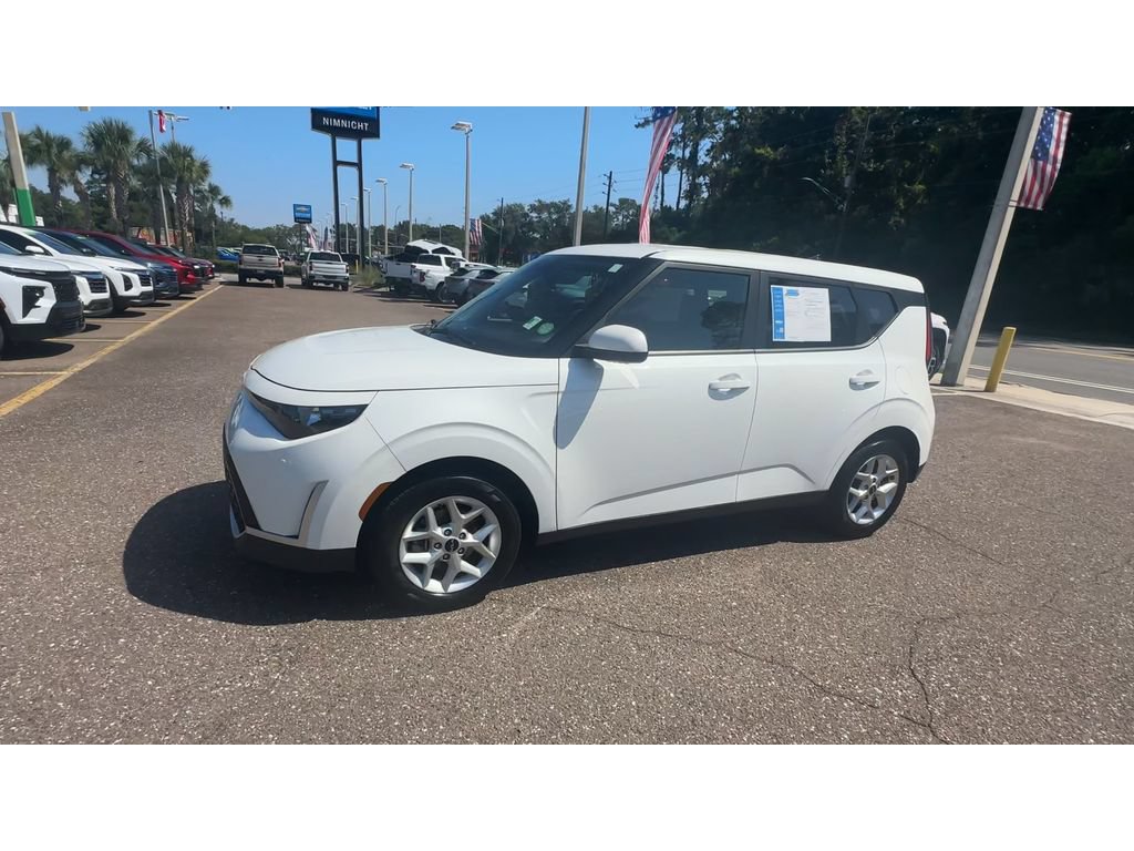 Used 2024 Kia Soul LX w/ Option Group 015 FWD image 6