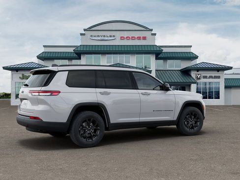 New 2025 Jeep Grand Cherokee L Altitude image 4