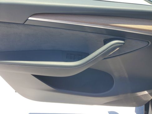 Used 2025 Tesla Model Y Long Range RWD image 18