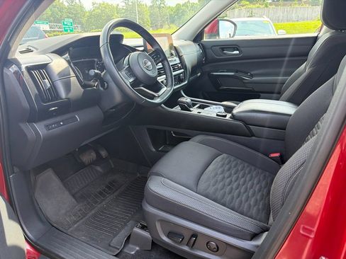 Used 2022 Nissan Pathfinder SV AWD/4WD image 33