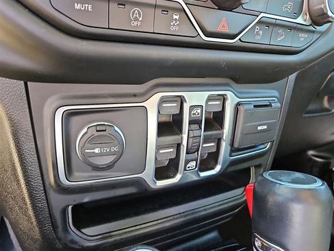 Used 2021 Jeep Wrangler Unlimited Sahara image 18