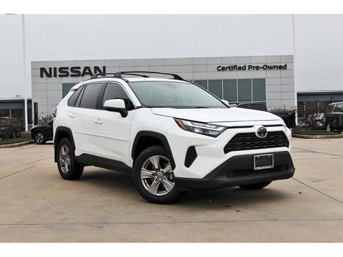 Used 2023 Toyota RAV4 XLE image 1