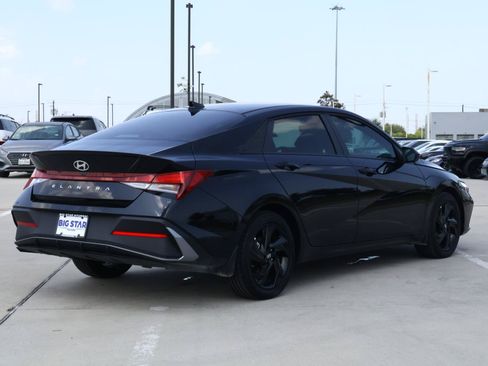 Used 2026 Hyundai Elantra Sport FWD image 4