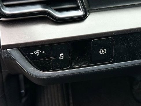 Used 2024 Kia Sportage EX FWD image 15
