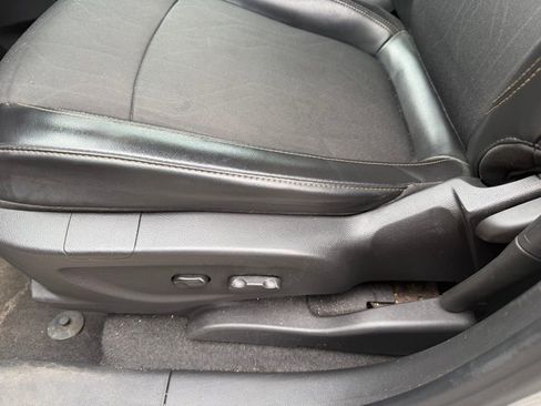 Used 2020 Chevrolet Trax LT w/ LT Convenience Package FWD image 9