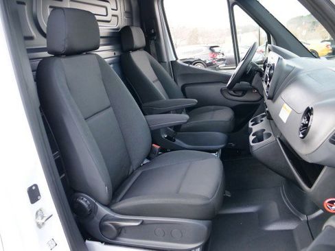 Used 2024 Mercedes-Benz Sprinter 2500 image 25