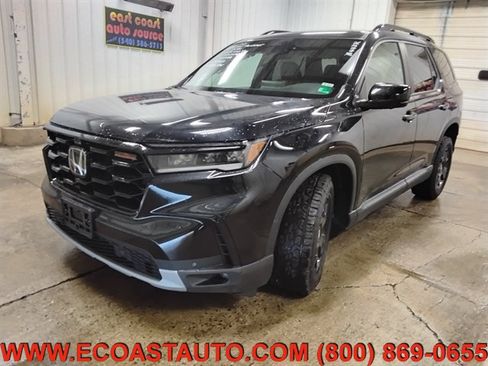 Used 2025 Honda Pilot TrailSport image 4