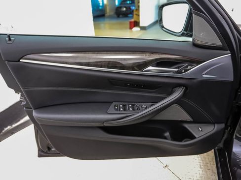 Used 2017 BMW 530i xDrive AWD/4WD image 9