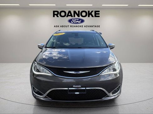 Used 2019 Chrysler Pacifica Limited FWD image 2