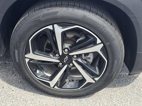 Used 2023 Chevrolet TrailBlazer RS w/ Sun and Liftgate Package FWD image 9
