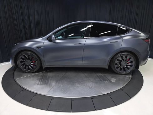 Used 2022 Tesla Model Y Performance AWD/4WD image 9