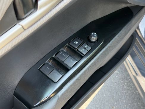 Used 2025 Toyota Camry SE AWD/4WD image 12