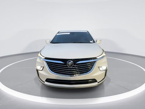 Used 2023 Buick Enclave Essence image 3