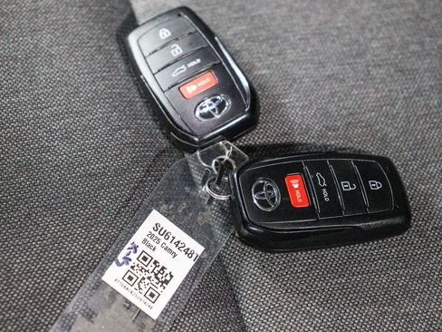 Used 2025 Toyota Camry LE FWD image 27
