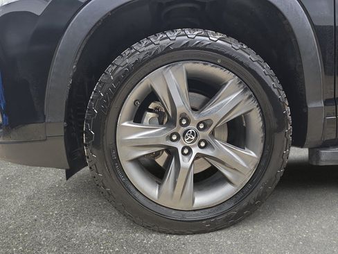 Used 2019 Toyota Highlander Limited FWD image 28