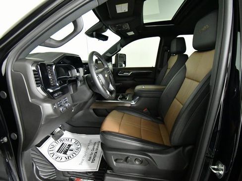 Used 2024 Chevrolet Silverado 2500 High Country w/ Technology Package image 5