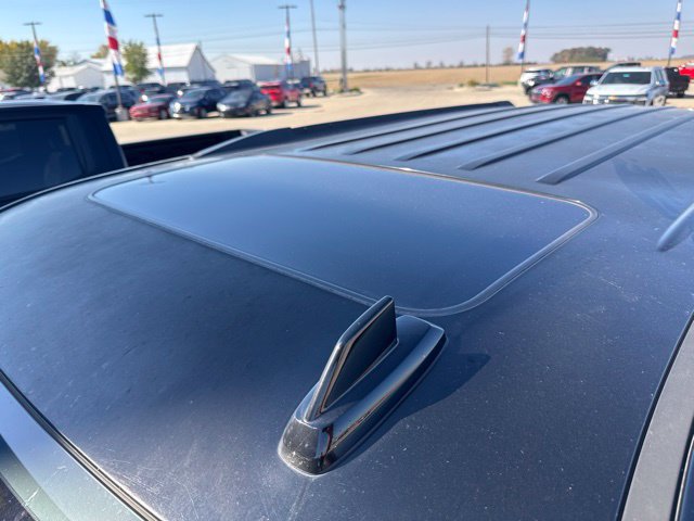 Used 2017 GMC Yukon SLT AWD/4WD image 2