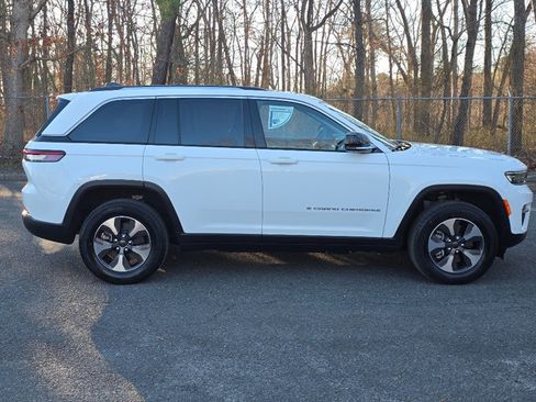 Used 2022 Jeep Grand Cherokee Limited 4xe w/ Luxury Tech Group II image 18