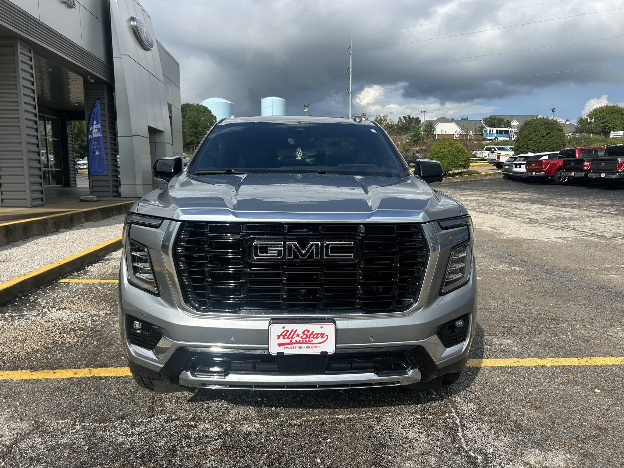Used 2026 GMC Yukon Denali w/ Denali Reserve Package AWD/4WD image 2