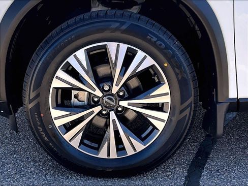 Certified 2023 Nissan Rogue SV w/ SV Premium B Package AWD/4WD image 7