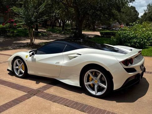 Used 2021 Ferrari F8 Tributo RWD image 4