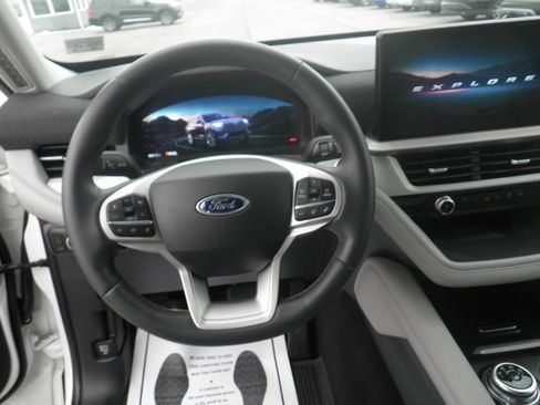 Certified 2025 Ford Explorer Active w/ Active Comfort Package image 18