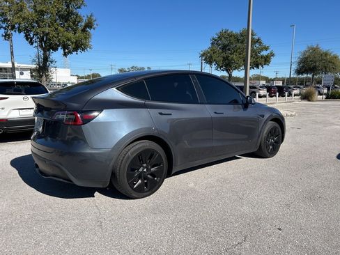 Used 2020 Tesla Model Y Long Range image 9