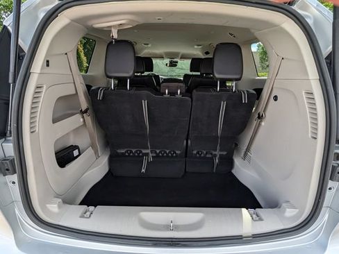Used 2023 Chrysler Pacifica Touring-L FWD image 34