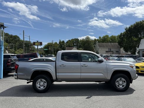 Used 2019 Toyota Tacoma SR5 image 5