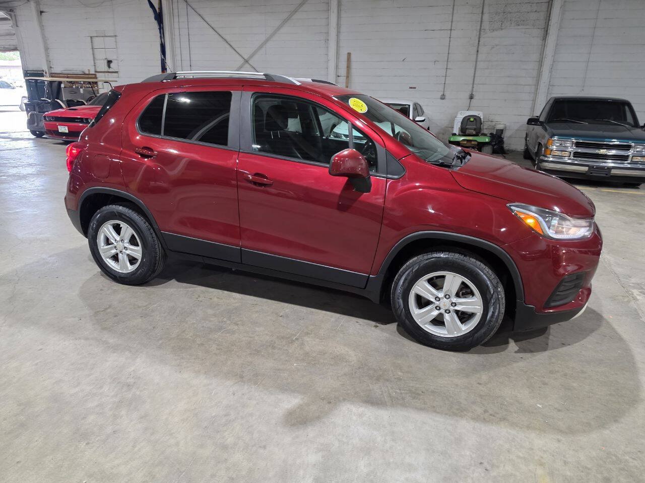 Used 2021 Chevrolet Trax LT w/ LT Convenience Package AWD/4WD image 17