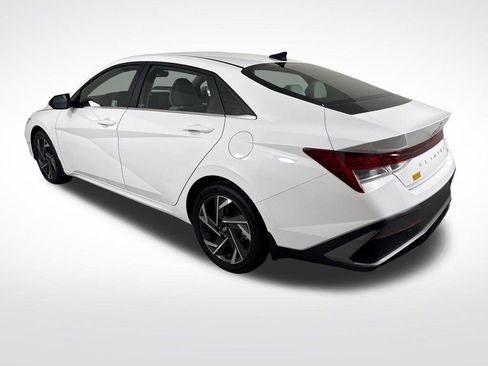Used 2025 Hyundai Elantra Limited FWD image 6