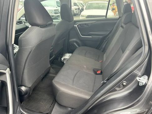 Used 2021 Toyota RAV4 LE FWD image 9