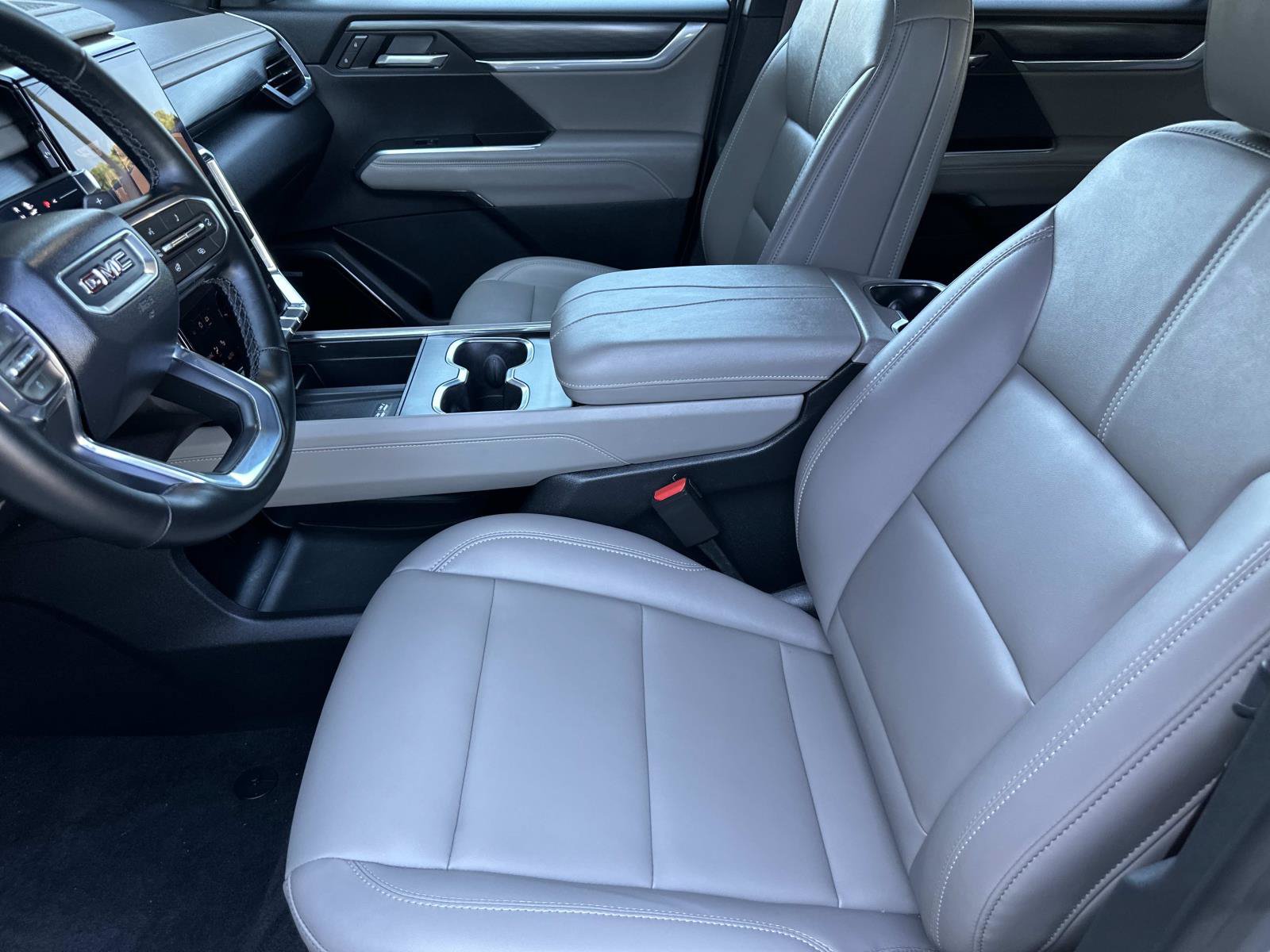 Used 2026 GMC Acadia Elevation w/ Elevation Premium Package FWD image 23