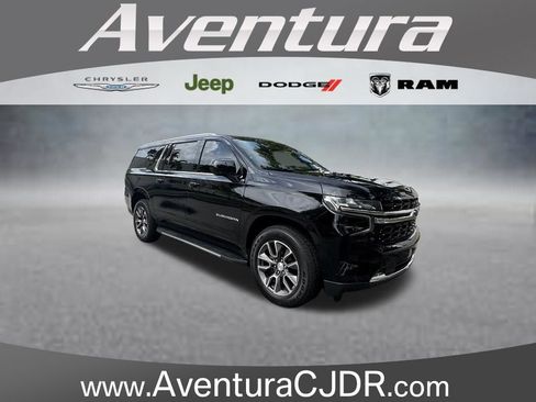 Used 2022 Chevrolet Suburban LT RWD image 1