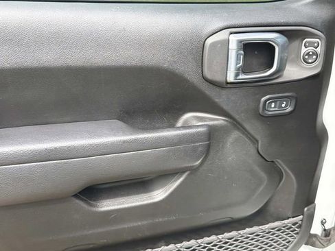 Used 2023 Jeep Gladiator Rubicon w/ LED Lighting Group AWD/4WD image 16