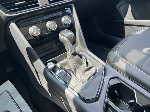 Certified 2023 Volkswagen Taos SE w/ Panoramic Sunroof Package FWD image 20