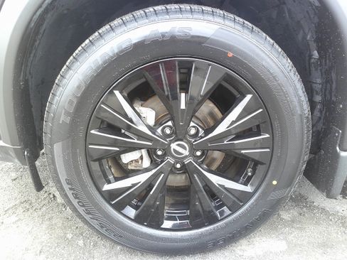 Used 2023 Nissan Rogue SV w/ SV Premium B Package image 13