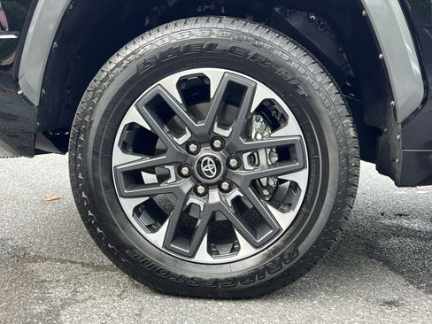 Used 2026 Toyota Tundra Limited AWD/4WD image 17