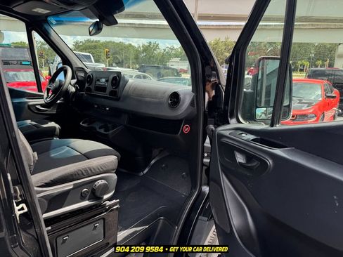 Used 2020 Mercedes-Benz Sprinter 3500 image 32