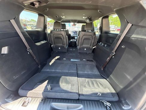 Used 2025 Chrysler Voyager LX FWD image 40