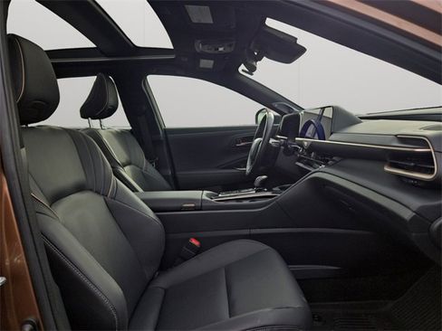 Used 2025 Toyota Crown Limited image 15