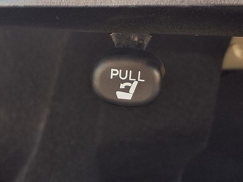 Certified 2025 Toyota Camry SE w/ Convenience Package image 23