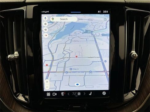 Certified 2023 Volvo XC60 B6 Ultimate w/ Climate Package image 18