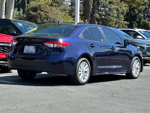 Used 2023 Toyota Corolla LE w/ LE Convenience Package FWD image 5