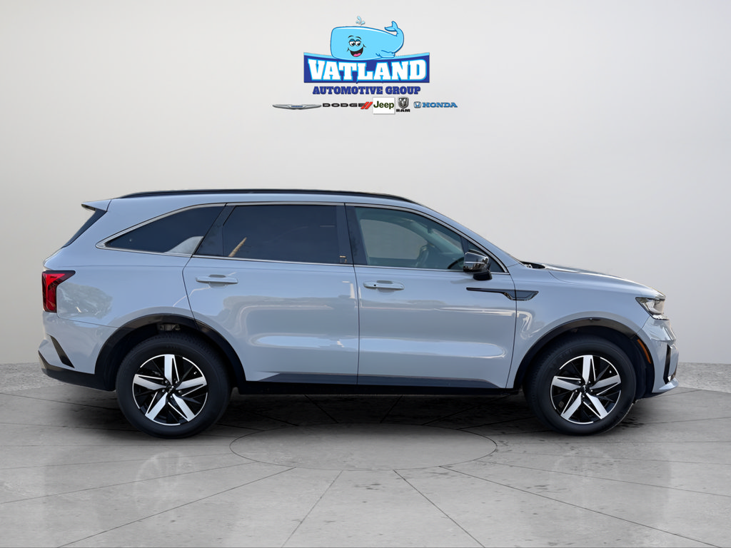 Used 2022 Kia Sorento EX w/ Panoramic Sunroof Package FWD image 6