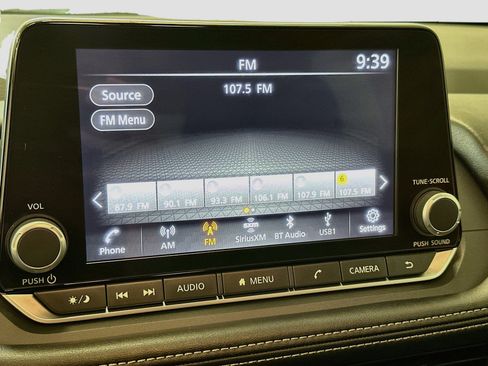 Used 2025 Nissan Rogue S AWD/4WD image 21
