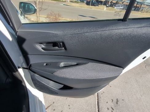 Used 2025 Toyota Corolla LE image 29